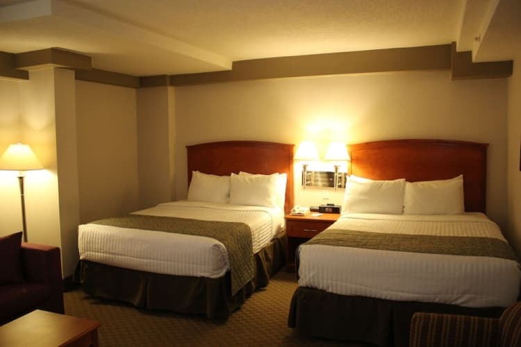 Ramada by Wyndham Edmonton South photo 2
