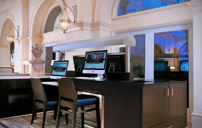 Hilton Naples photo 3