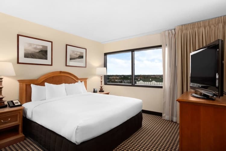 Hilton Chicago/Oak Brook Suites, photo 5