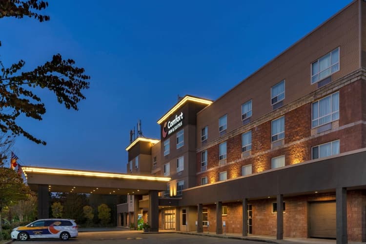 Comfort Inn & Suites Surrey Hotel, photo 2