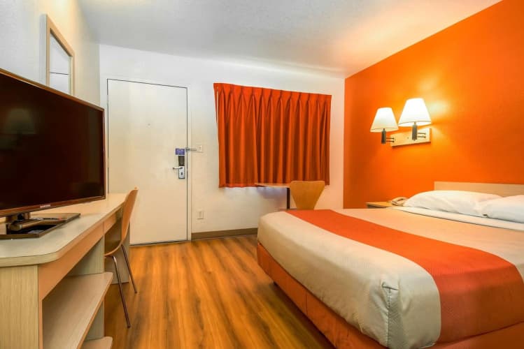 Motel 6 Corona photo 3