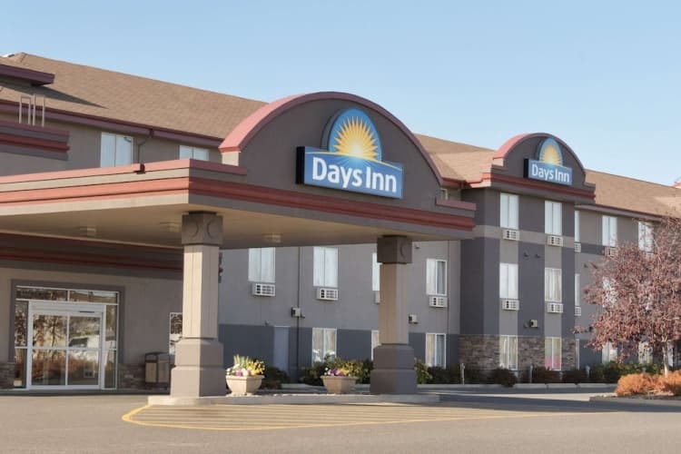 Days Inn & Suites by Wyndham Thunder Bay photo 2