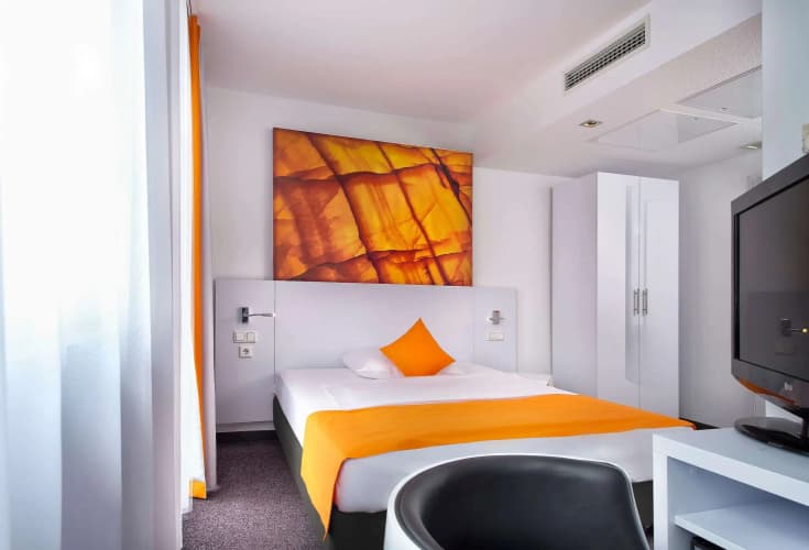 Wyndham Garden Duesseldorf City Centre Koenigsallee photo 4