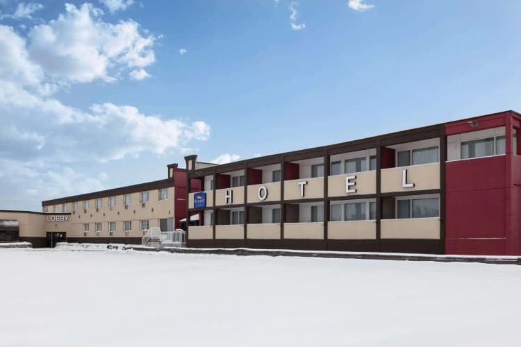 Baymont By Wyndham Edson photo 2