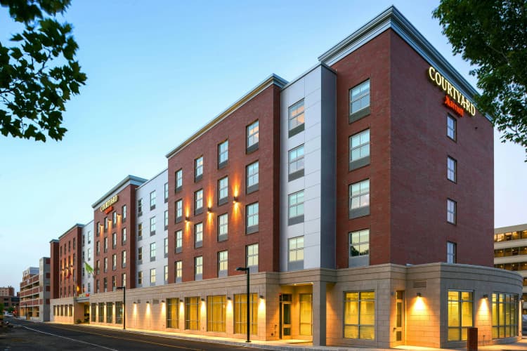 Courtyard By Marriott Edgewater Nyc Area photo 2
