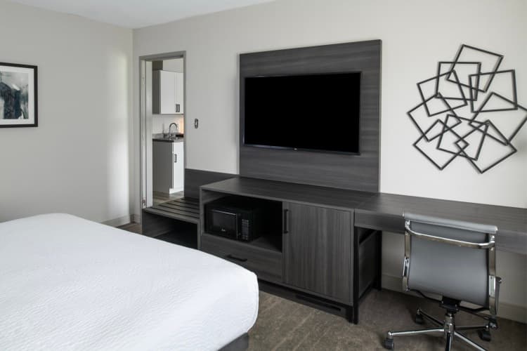 La Quinta Inn & Suites Burlington photo 5