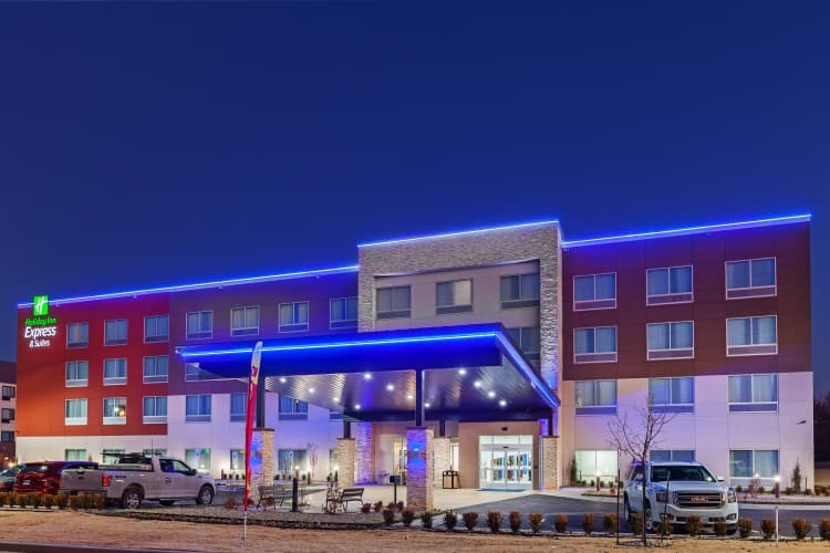 Holiday Inn Express & Sts Tulsa Northeast - Owasso photo 2