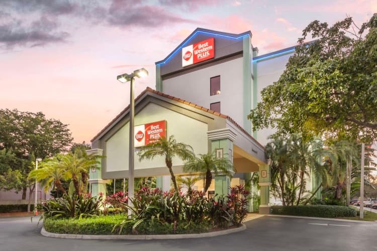 Best Western Plus Kendall Hotel & Suites photo 2