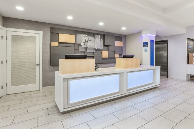 Holiday Inn Express & Suites Tacoma photo 5