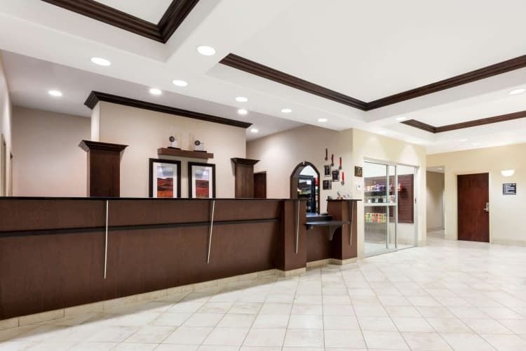 Ramada By Wyndham Weyburn photo 3