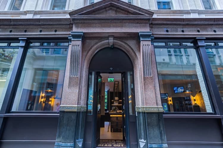 hub by Premier Inn London City Bank, photo 1