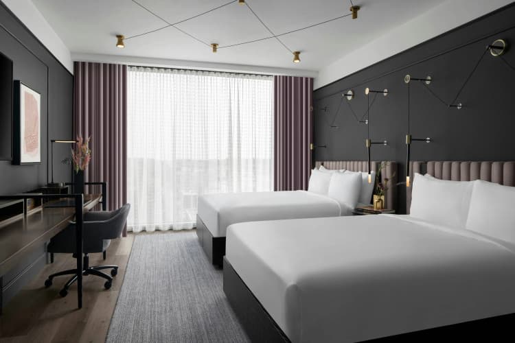 Renaissance Milwaukee West Hotel photo 5