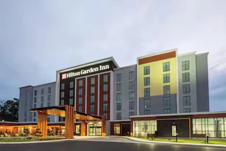 Monarch Hotel & Conference Center photo 2