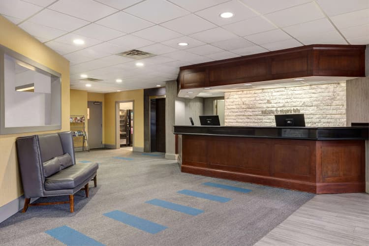 Days Inn by Wyndham Niagara Falls Near The Falls photo 3