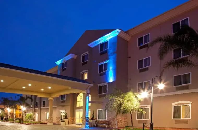 Holiday Inn Express & Suites Los Angeles Airport Hawthorne photo 2