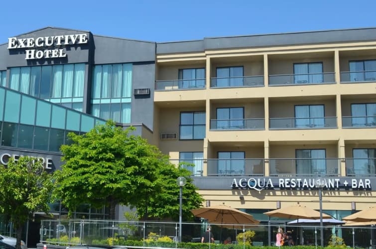 Executive Suites Hotel and Conference Center - Burnaby photo 2