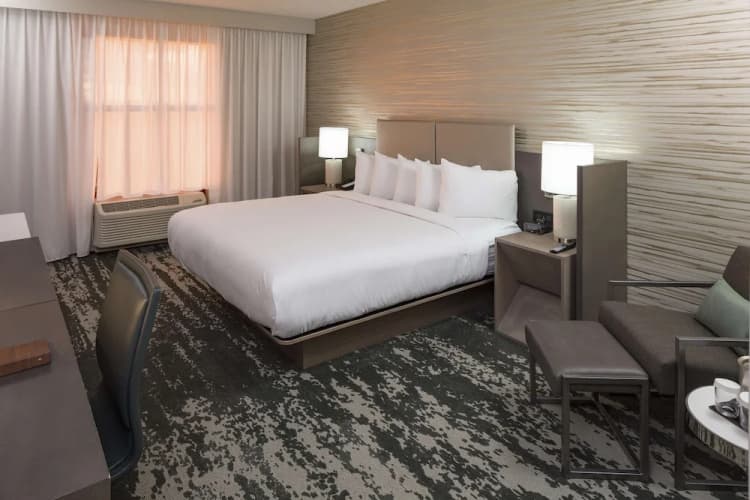 DoubleTree by Hilton Boston Logan Airport Chelsea photo 5