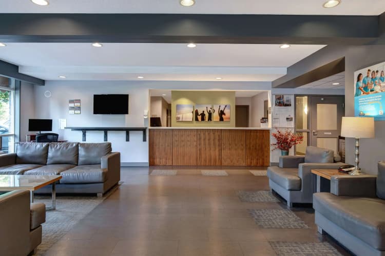 Days Inn by Wyndham Victoria Airport Sidney photo 3