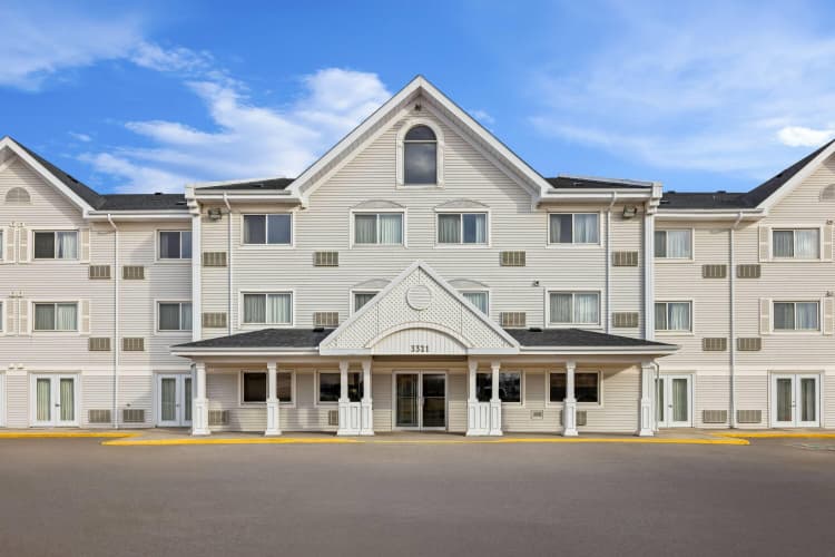 Travelodge Suites By Wyndham Regina / Eastgate Bay photo 2