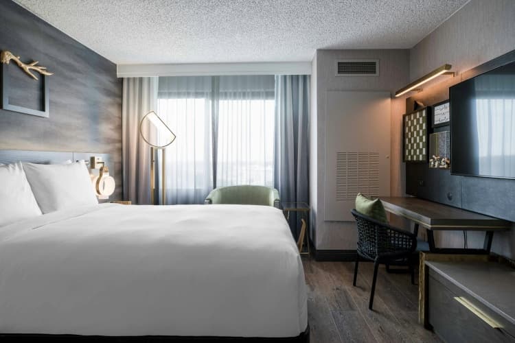 Renaissance Chicago North Shore Hotel photo 5