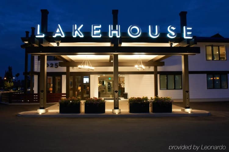 Lakehouse Hotel And Resort photo 2