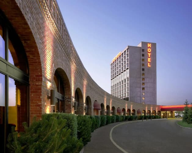 Cambridge Red Deer Hotel & Conference Centre photo 2