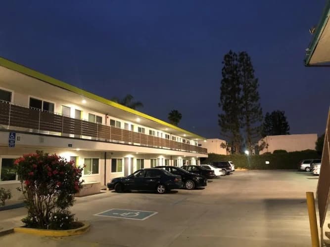 Exclusivo Inn & Suites photo 2
