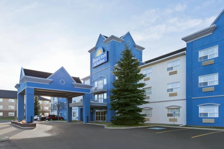 Days Inn & Suites by Wyndham Brooks photo 2