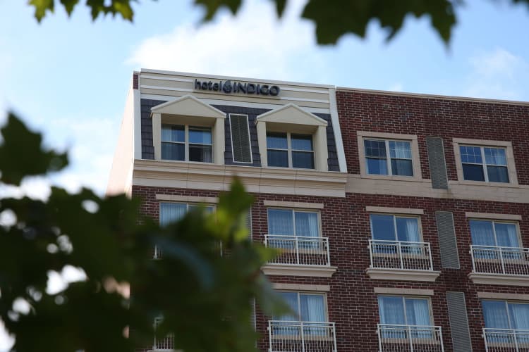 Hotel Indigo Naperville Riverwalk photo 2
