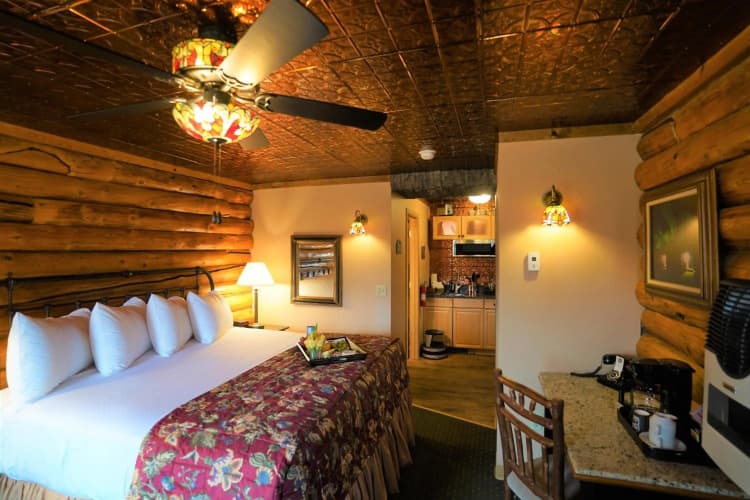 Pike's Waterfront Lodge photo 3