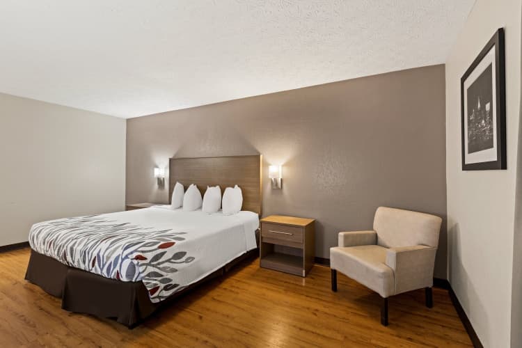 Red Roof Inn & Suites Newnan photo 4