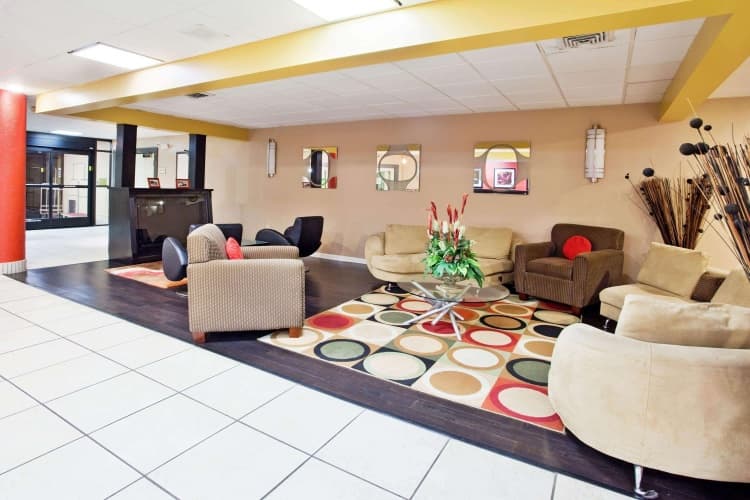 La Quinta Inn & Suites by Wyndham Memphis Airport Graceland, photo 3