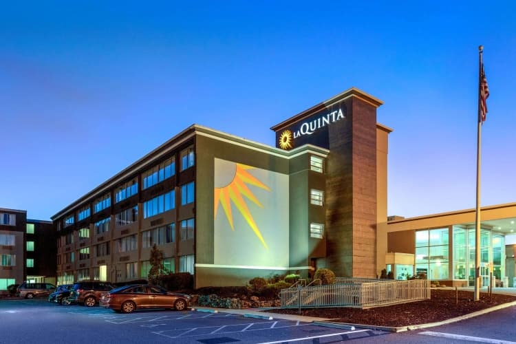 La Quinta Inn & Suites by Wyndham Clifton/Rutherford, photo 2