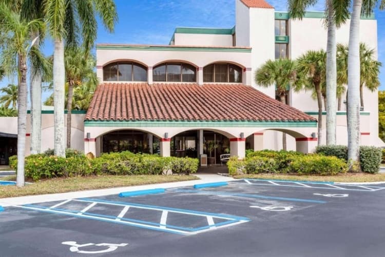 Ramada West Palm Beach Airport photo 2