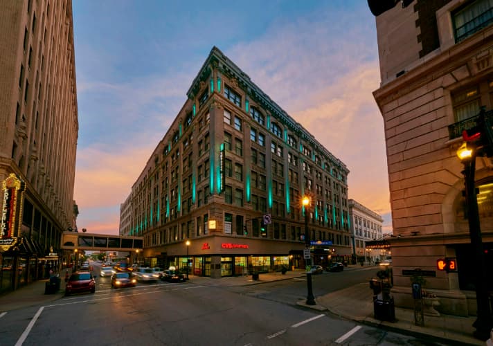 Embassy Suites by Hilton Louisville Downtown photo 2