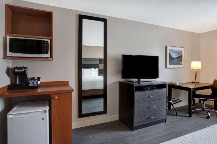 Days Inn & Suites by Wyndham Collingwood photo 4