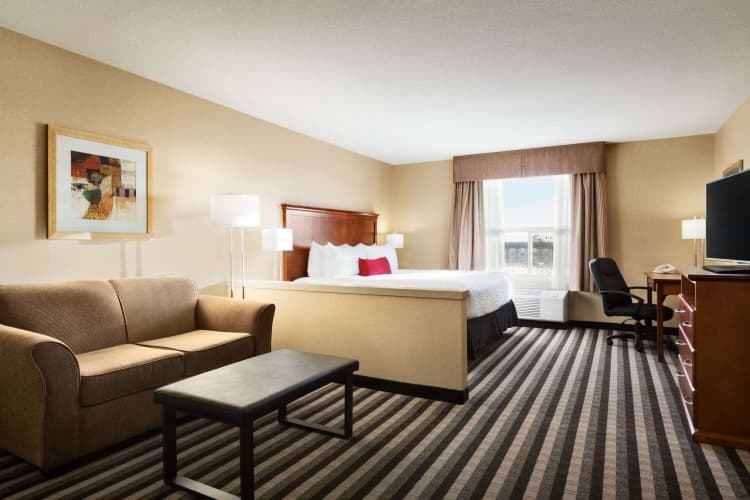 Days Inn & Suites By Wyndham Edmonton Airport, photo 5