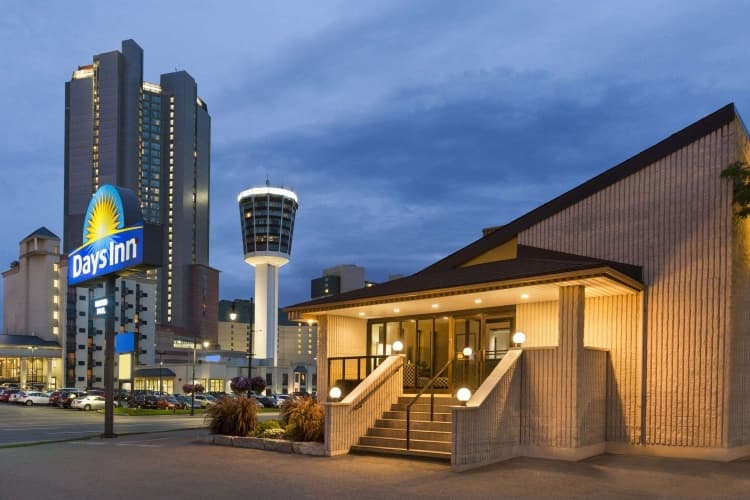 Days Inn by Wyndham Fallsview photo 2