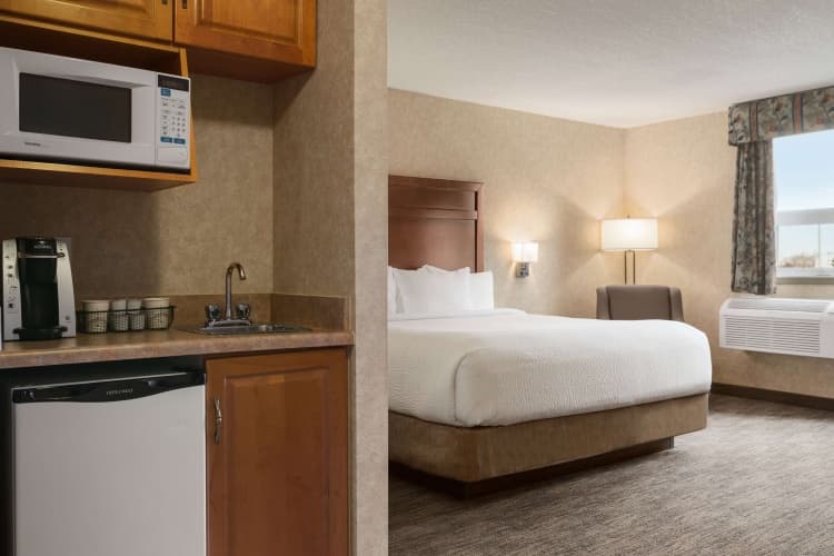 Days Inn & Suites by Wyndham Brooks, photo 4