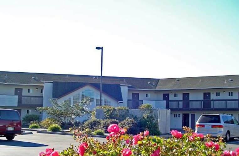 Anchor Beach Inn photo 2