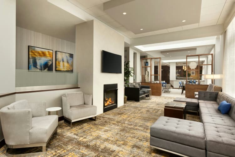 DoubleTree by Hilton Hotel Hartford - Bradley Airport photo 3