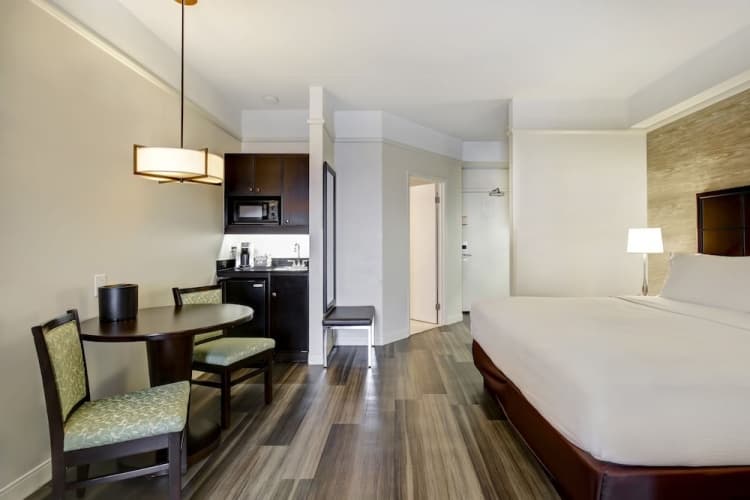 Holiday Inn & Suites Windsor (Ambassador Bridge) photo 5