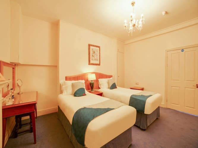Oyo Bailbrook Lodge, Bath photo 5