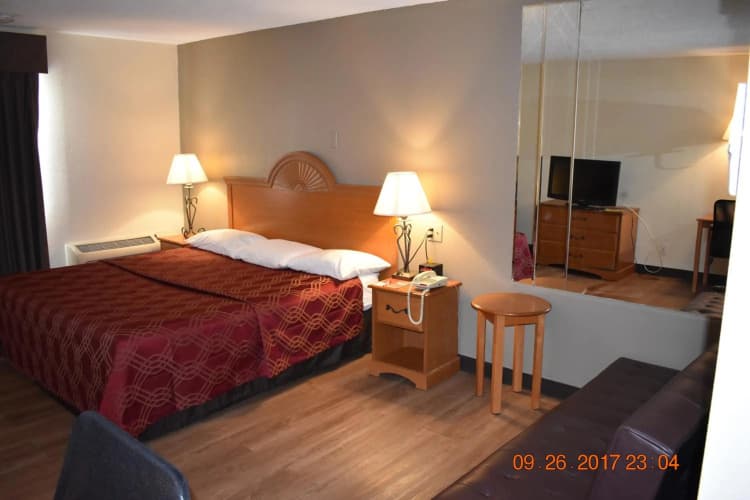 Mho Hotel Bordentown photo 4