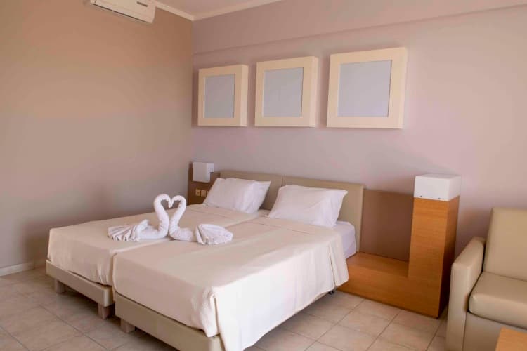 Sovereign Beach Hotel, photo 4