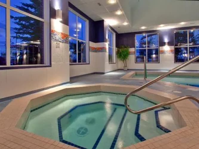 Holiday Inn Express & Suites Calgary South-Macleod Trail S photo 3
