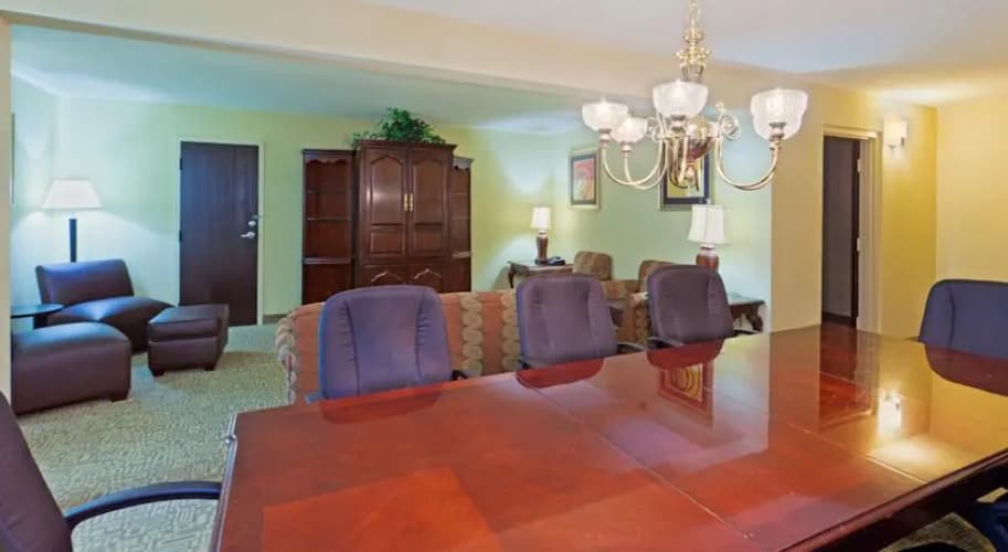 DoubleTree by Hilton Harrisonburg photo 5