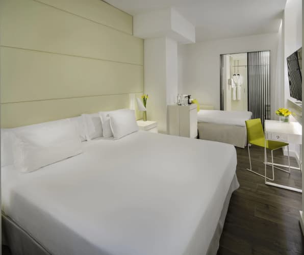 H10 Urquinaona Plaza Hotel - Adults Only photo 4