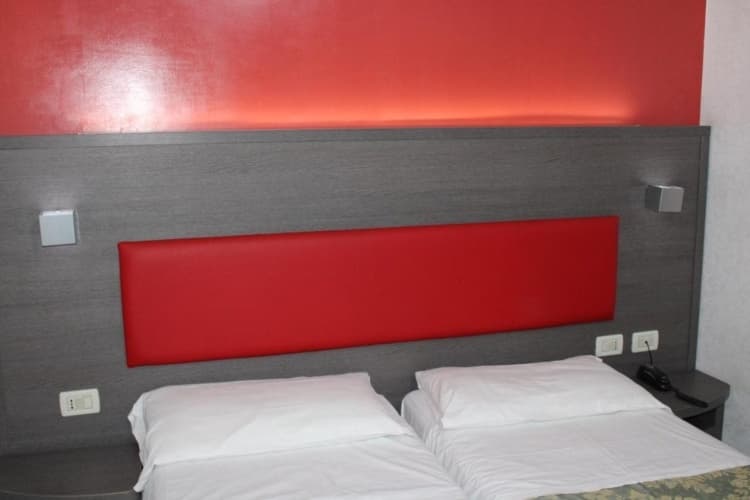Center 2, photo 5