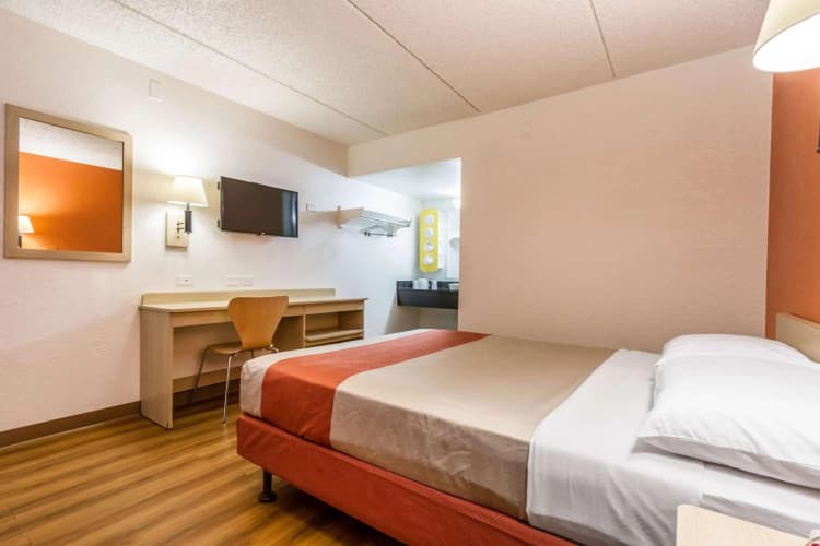 Motel 6 Phoenix Tempe Priest Dr photo 4